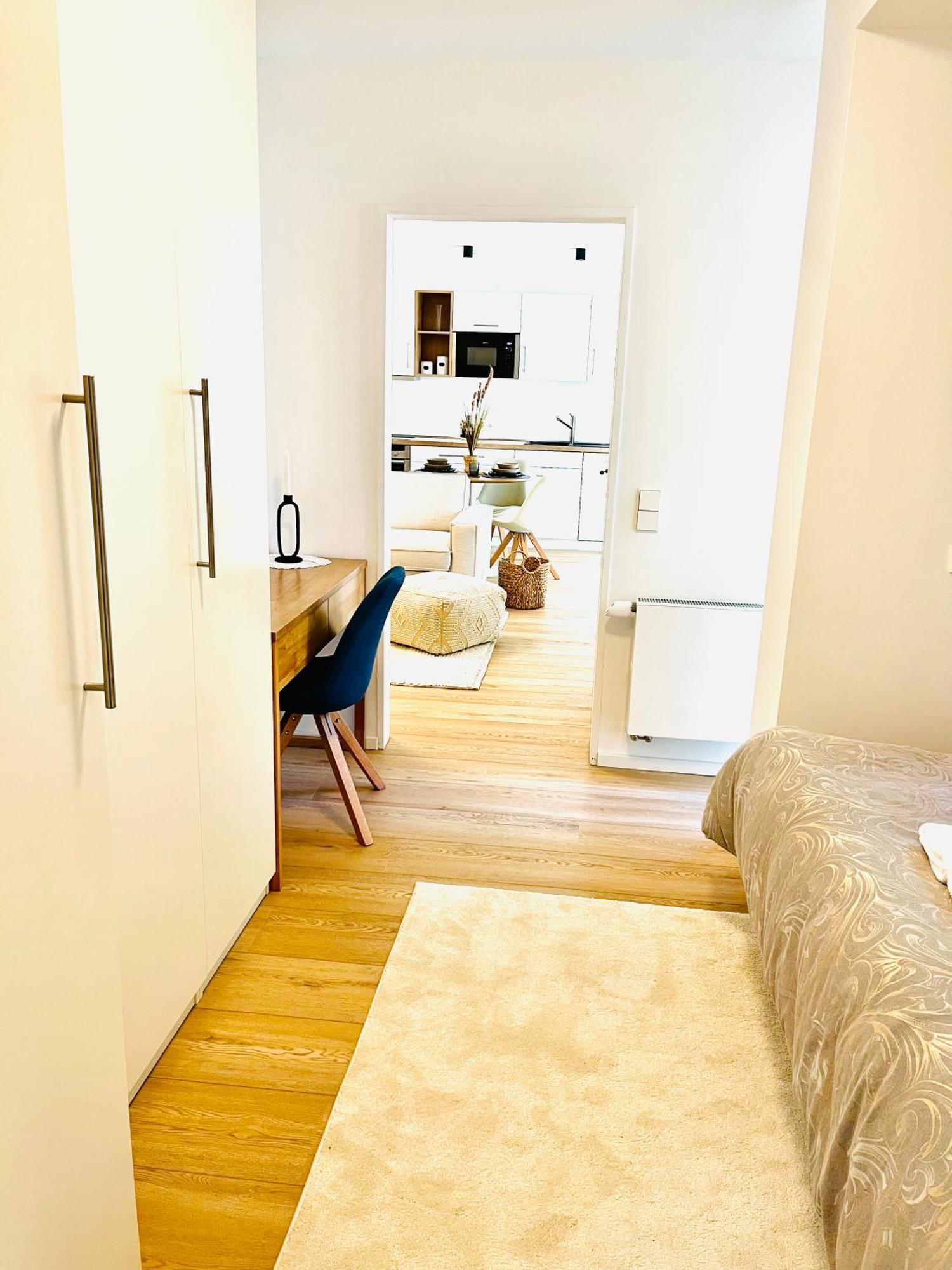 Scandi Mit Terrasse Und Parkplatz